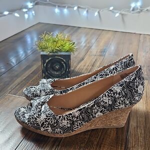 Dexflex Comfort Black and White Floral Wedges